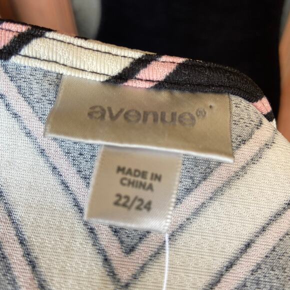 Avenue Womens Dress Size 22 24 Pink Black Cream Textured Bell Sleeve Chevron NEW - Picture 3 of 4